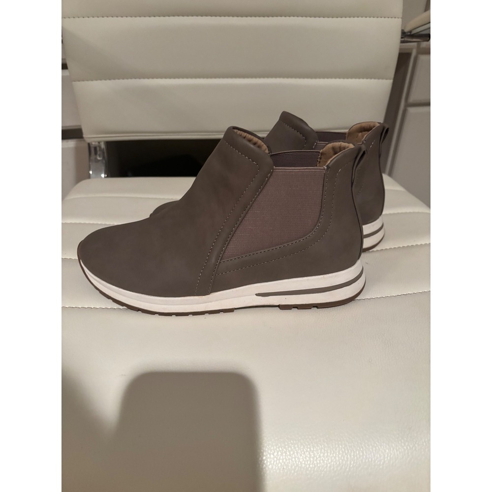 Me Too Elana Taupe Brown Wedge Sneaker Booties Womens 6M Slip On Ankle Boots